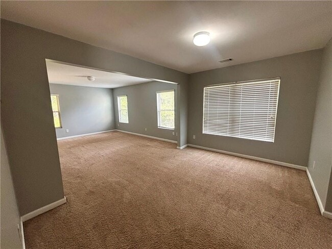 Building Photo - 8389 Regent St