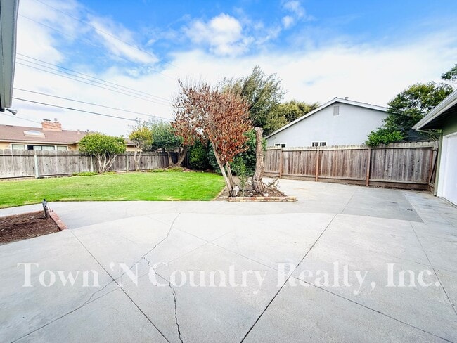 Building Photo - 3 Bedroom South Salinas Home!