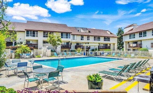 Building Photo - This 1-bedroom, 1-bathroom unit offers an ideal blend of comfort, convenience, and community