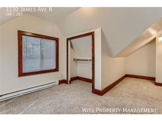 Building Photo - Great 5 BR / 1 BA side by side duplex unit