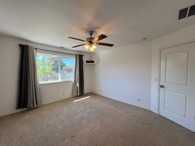 Building Photo - 1592 Kingston Way