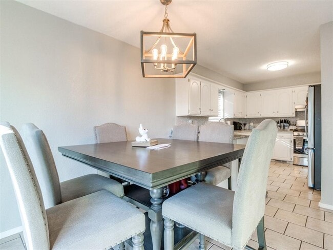 Building Photo - 4124 Overland Dr