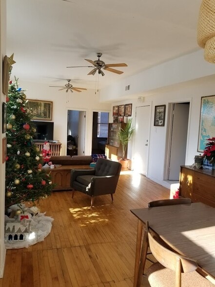 Building Photo - 2350 W Augusta Blvd