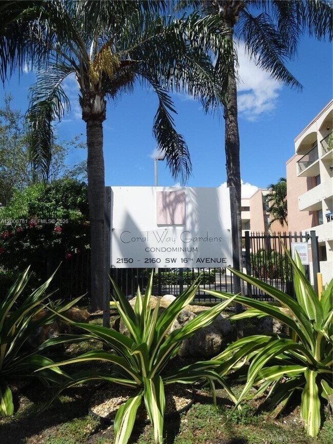 Building Photo - 2160 SW 16th Ave