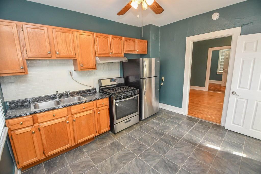 Lower Kitchen - 433 E Lloyd St