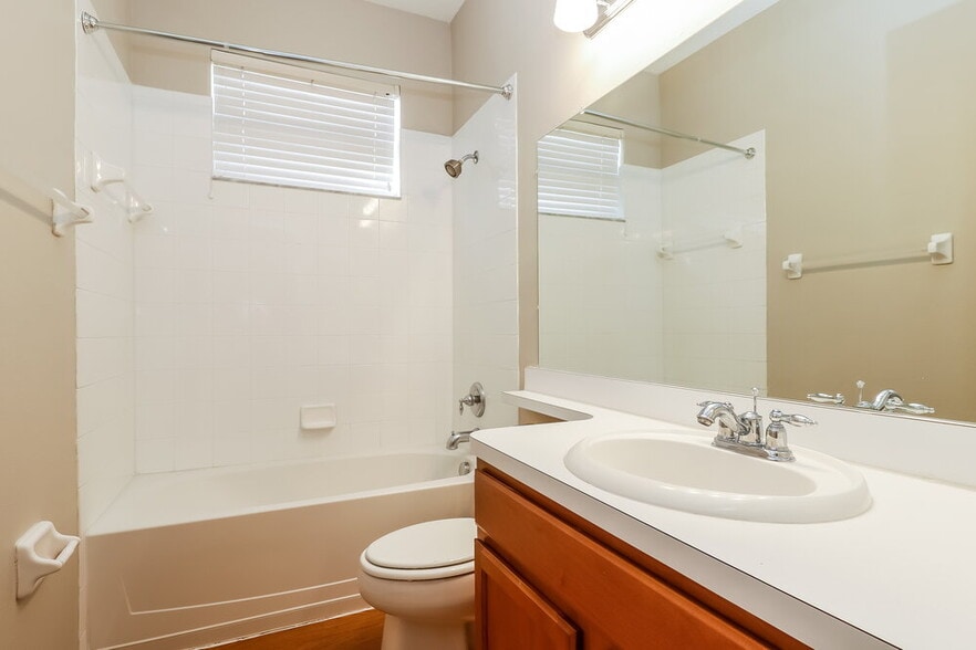 Building Photo - 3731 Braemere Dr