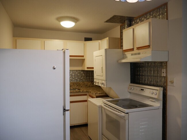 Building Photo - 3822 Country Club Rd