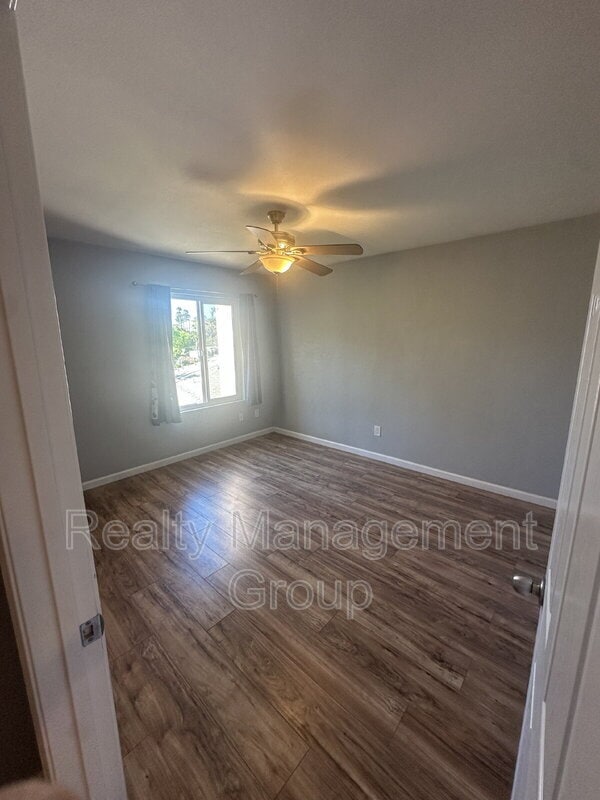 Building Photo - 552 Canyon Dr