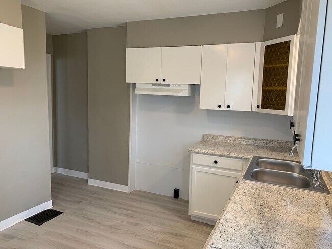 Building Photo - 1094-96 S. Ohio Ave