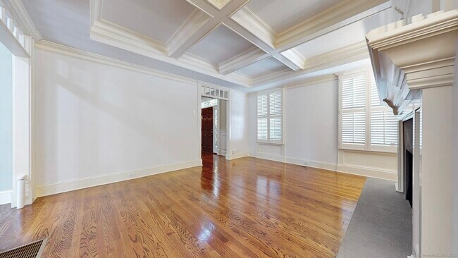 Building Photo - 59 Crescent Rd