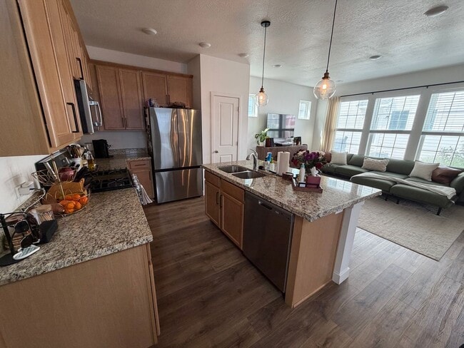 Building Photo - 3 bedroom, 2 bathroom South Jordan Home
