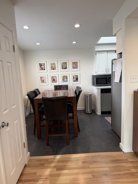 Building Photo - 872 Madsen Ln