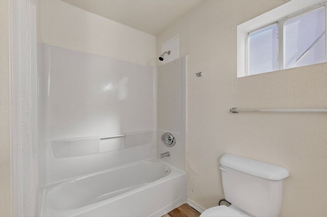 Building Photo - 3 bedroom 2 bath home in East El Paso!