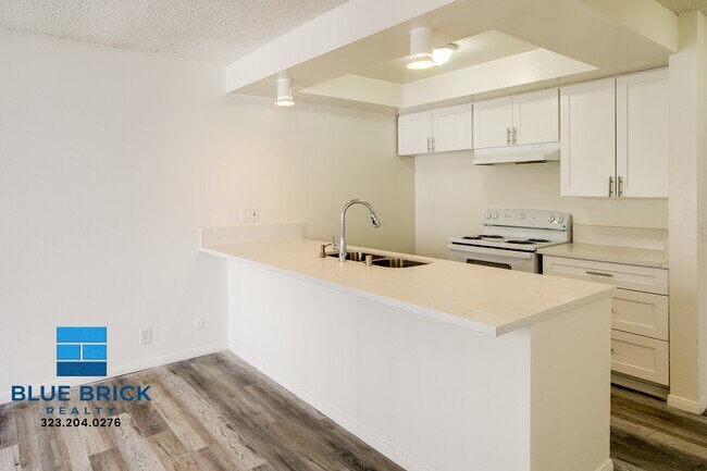 Building Photo - 451 S Harvard Blvd