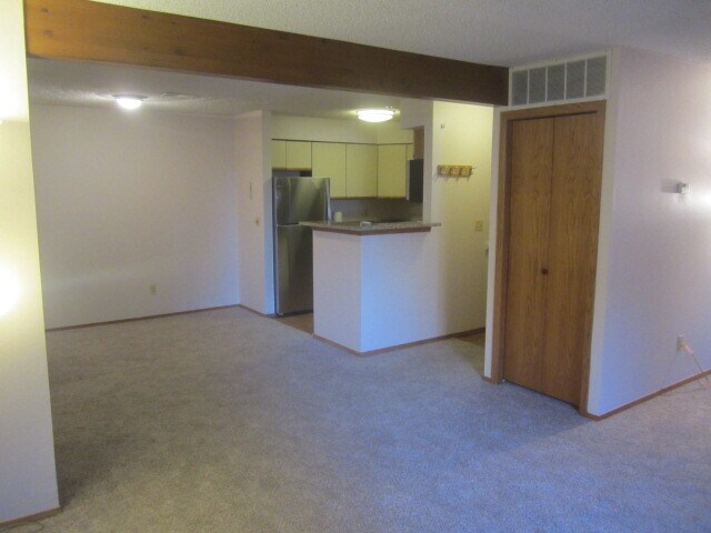 Building Photo - Large Updated One Bedroom Gold Run Condo!  Perfect Location!