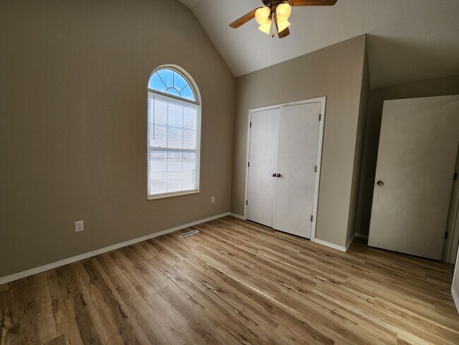 Building Photo - 209 W Wade St