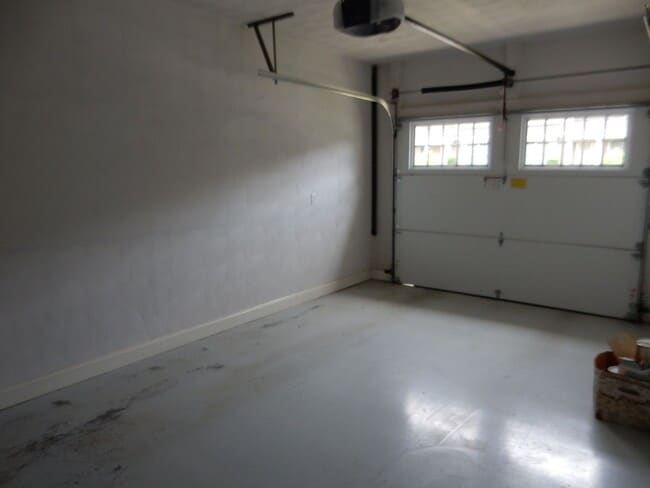Building Photo - Like New Townhome in Old SW! Close to Cari...