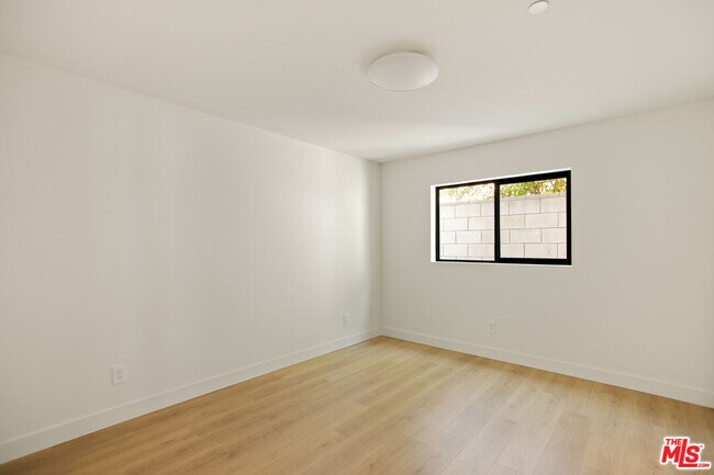 Building Photo - 2669 Benedict St