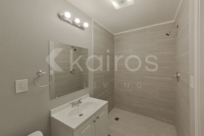 Building Photo - 10405 Barada St