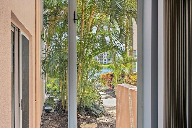 Building Photo - 353 S US Hwy 1