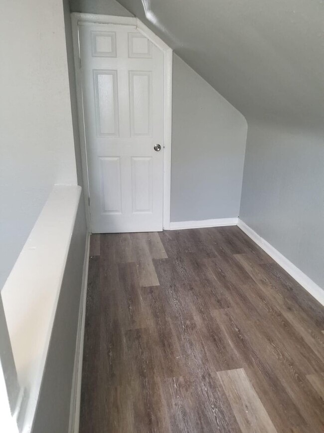 Building Photo - 3 Bdr Large Single Family House in a Nice ...