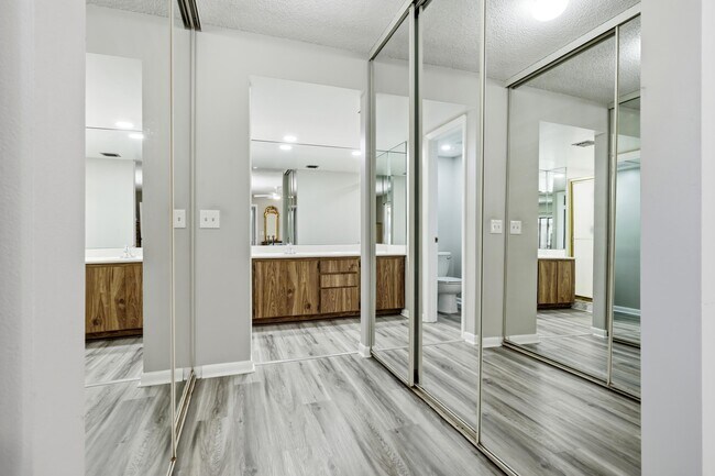 Building Photo - 605 6th Terrace