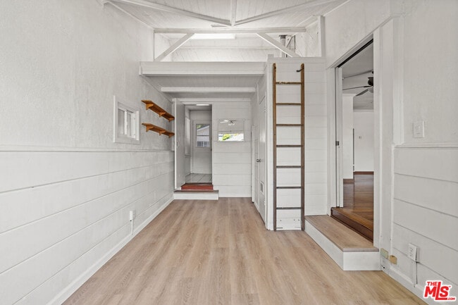 Building Photo - 2421 Cloy Ave