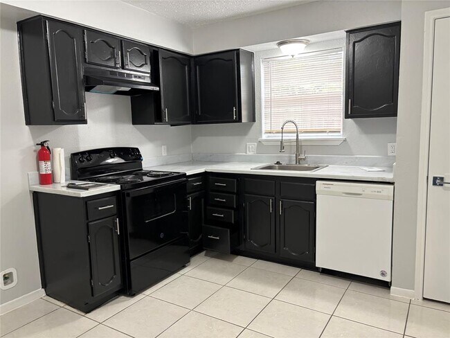 Building Photo - 3139 Wuthering Heights Dr