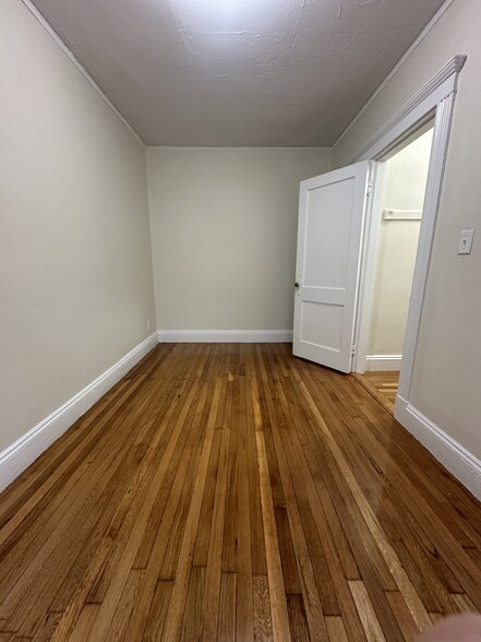 Building Photo - 131 Park Dr