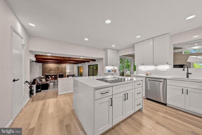 Building Photo - 6706 Pine Creek Ct