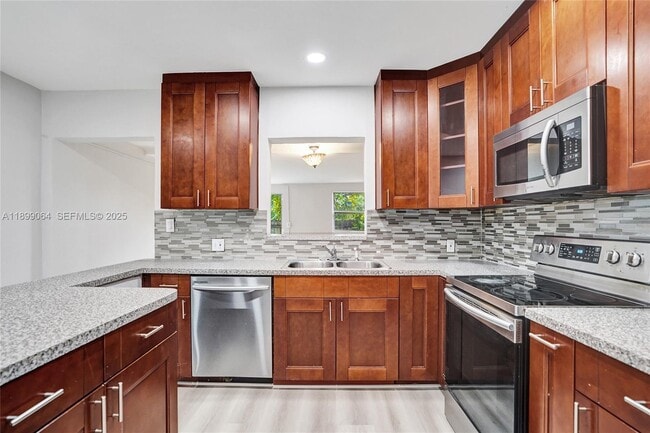 Building Photo - 6860 SW 18th Ct