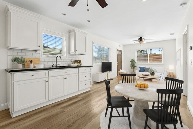 Building Photo - Private Guest House in Eastside Costa Mesa