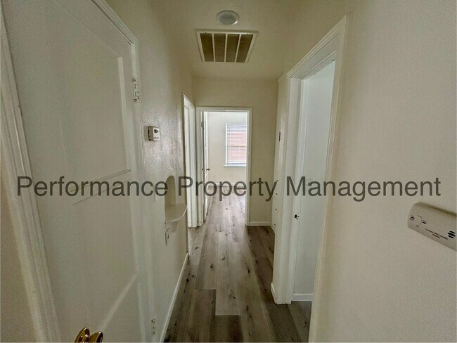 Building Photo - Charming 3 Bed/2 Bath NE Bakersfield Home w/ RBP & $0 Deposit Option