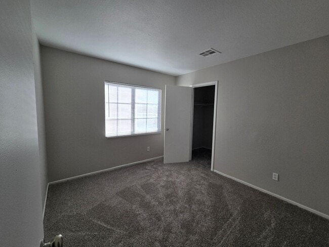 Building Photo - Get $1825 Off Feb 2026 - Move-in no later than Dec 29th!