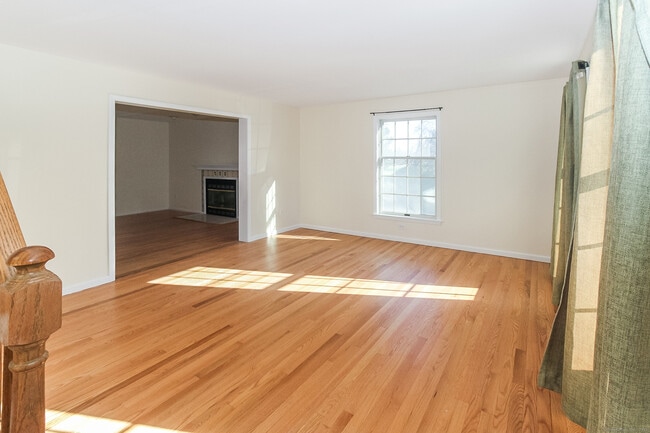 Building Photo - 107 Benson Pl