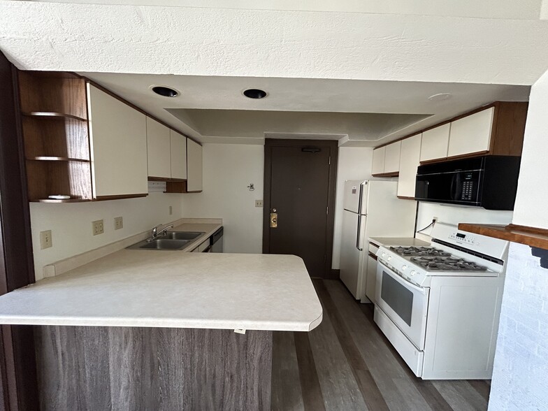 Building Photo - 612 Howard Plz