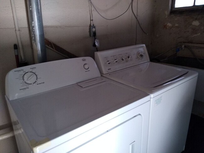 Building Photo - DU Charming 1920's Bungalow 2 Beds 1 Bath  Available Now