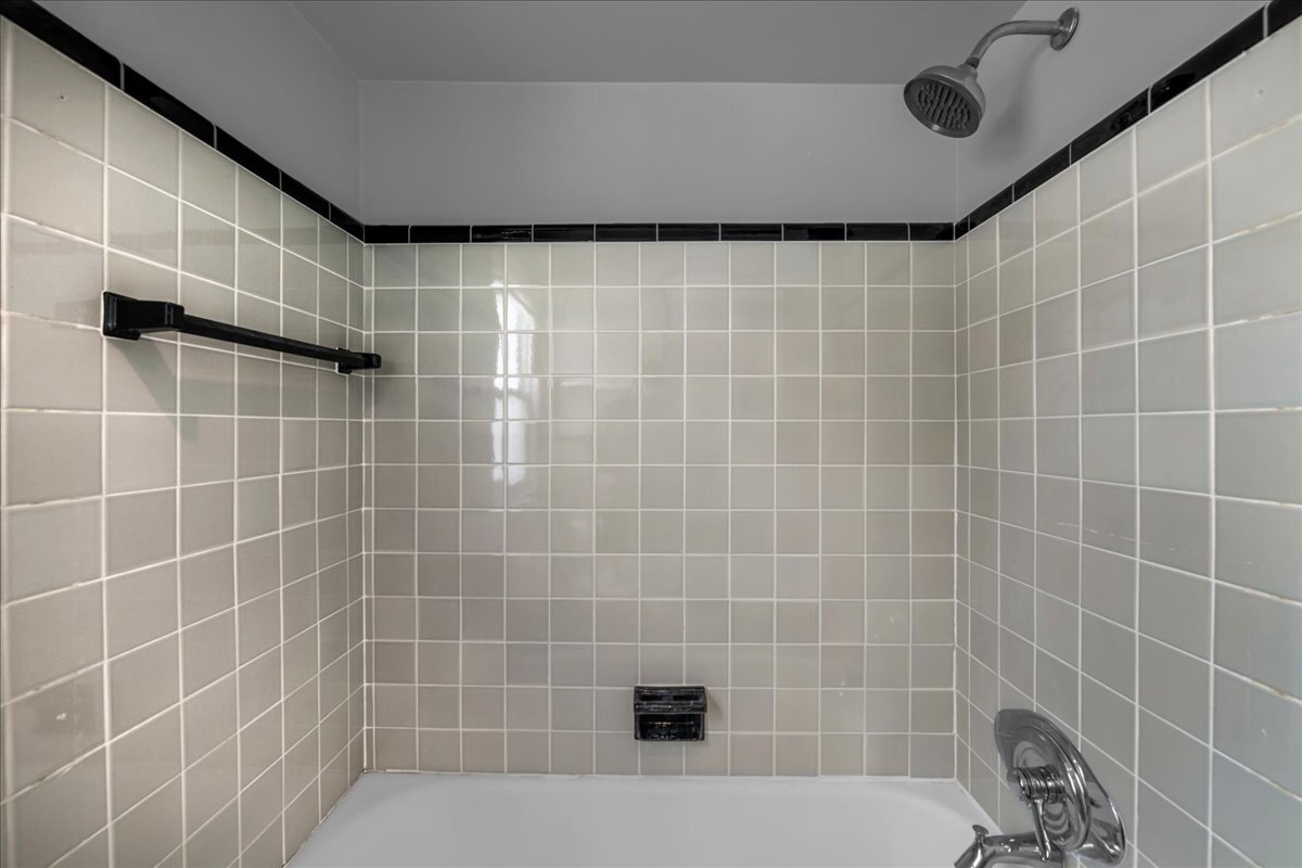 Building Photo - 2299 W Lincoln St