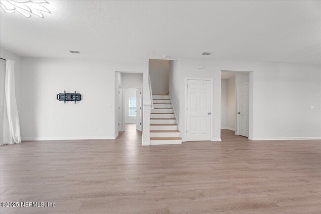 Building Photo - 221 Ness Cir