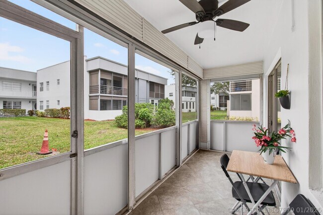 Building Photo - 826 Normandy R