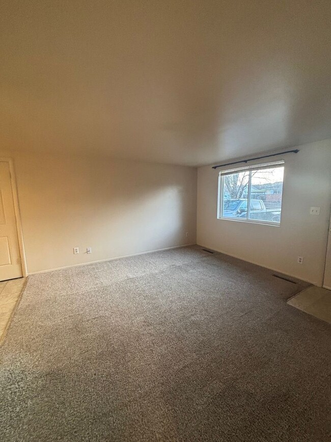 Building Photo - 3 Bed / 1 Bath Near I-25 and S. Academy - ...