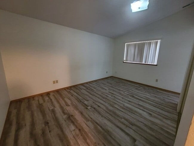 Building Photo - 3Bd/2Ba Single Story House - Available Soon!