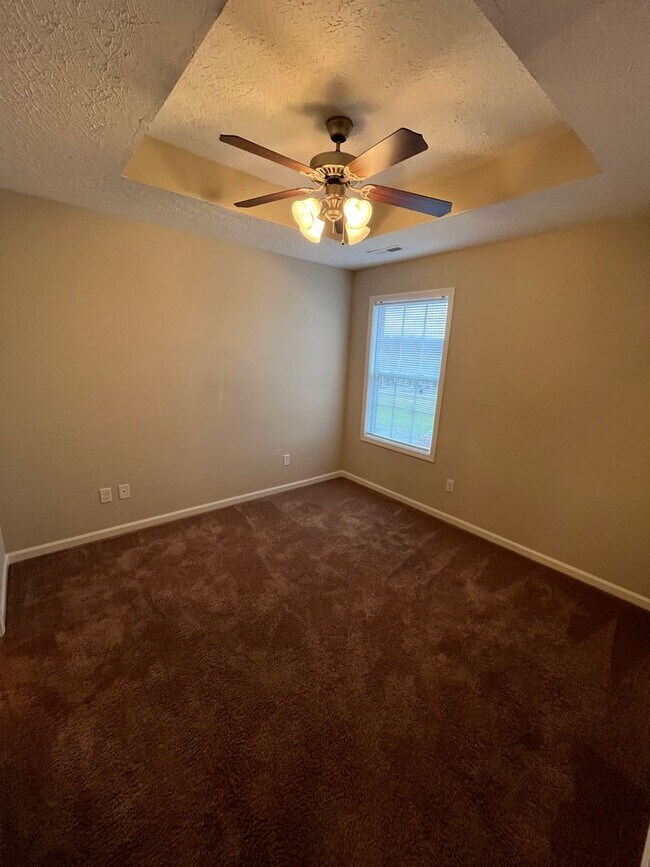 Building Photo - HALF OFF ONE MONTH AT UPPER STONE!