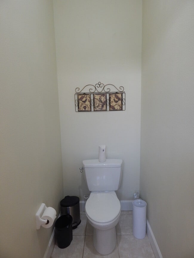 Building Photo - FURNISHED 3/2 & HEATED POOL -   RENTAL IN ROSEDALE COUNTRY CLUB!!