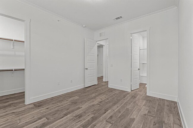 Building Photo - 1664 Hillside Terrace