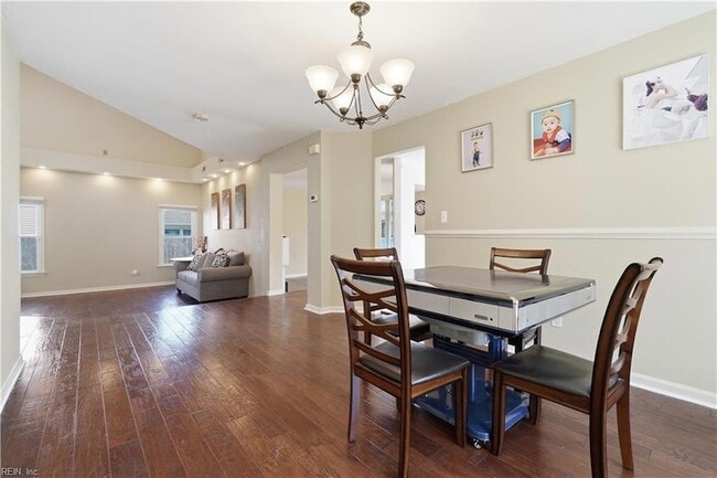 Building Photo - 1721 Chestwood Dr