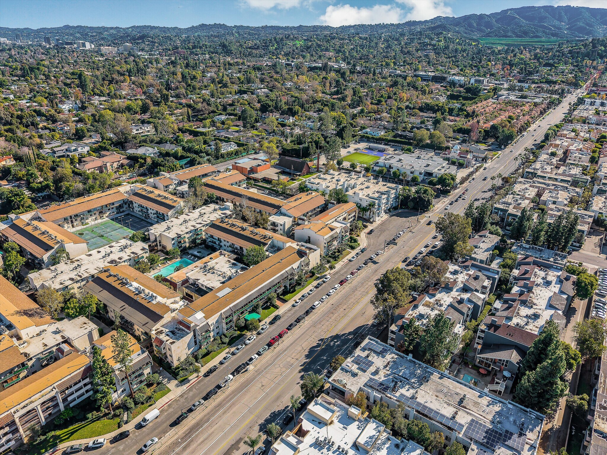 Building Photo - 5460 White Oak Ave