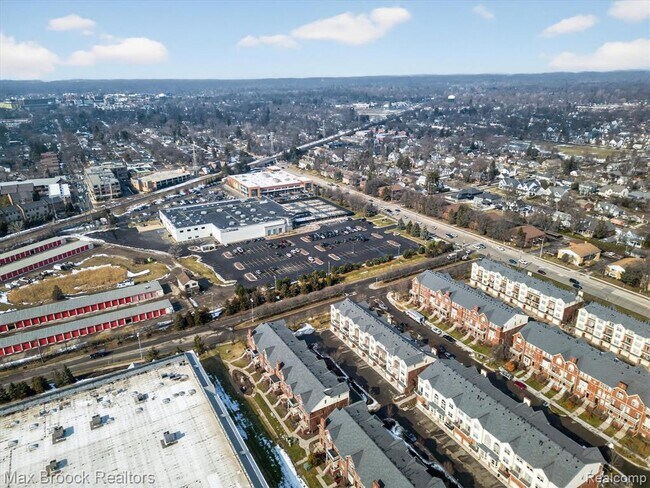 Building Photo - 3255 Camden Dr