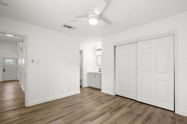 Building Photo - 6203 Okner Ln