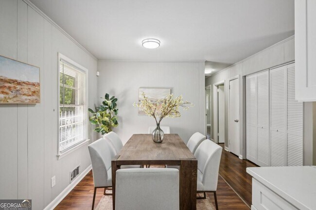 Building Photo - 3036 Will Rogers Pl SE